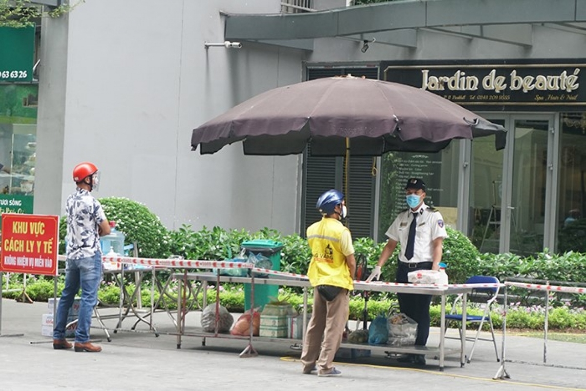 Top Hanoi leader silences social distancing rumours